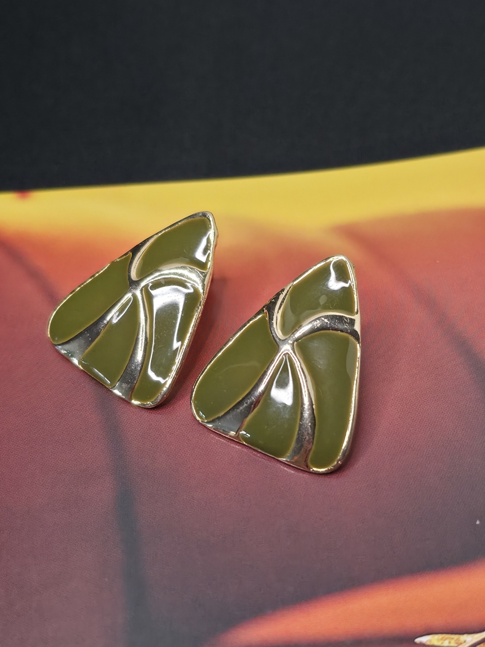 Vintage 80s Art Deco Green Enamel Gold Tone Geometric Triangle Post Earrings - Picture 2 of 6
